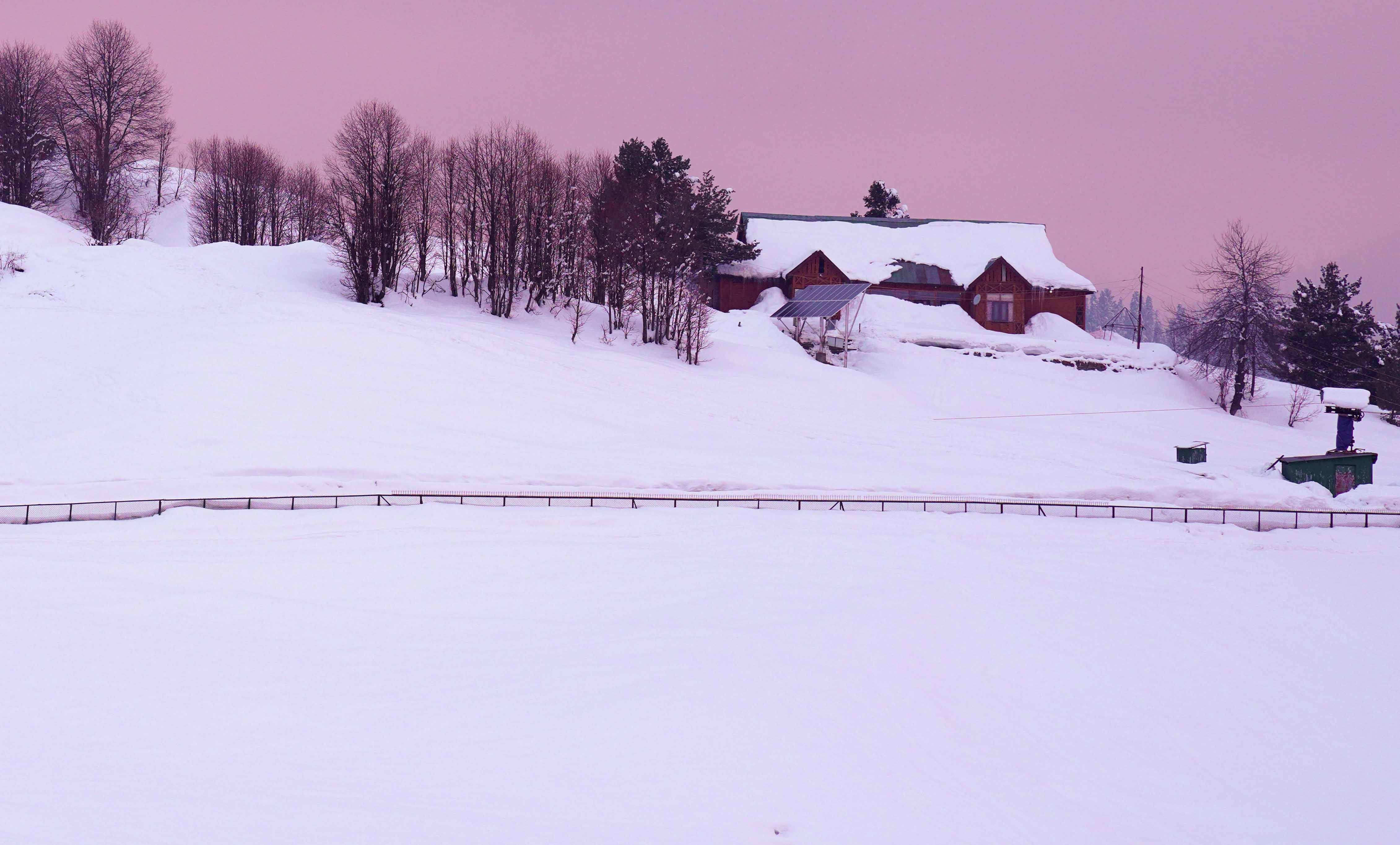 Deluxe Kashmir Getaway (5 Nights / 6 Days)